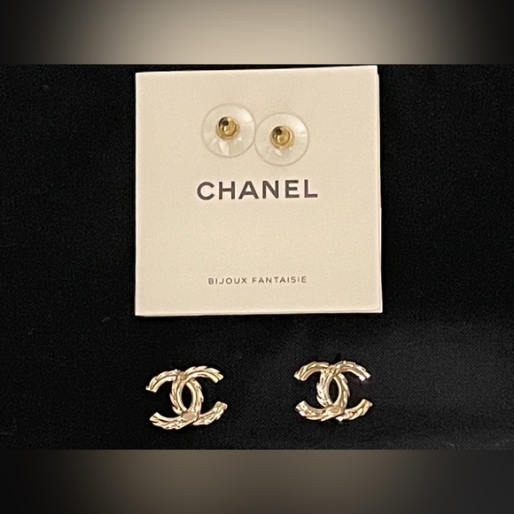 Authentic Chanel 2023 studs! Never worn! Bag included! - Picture 7 of 11